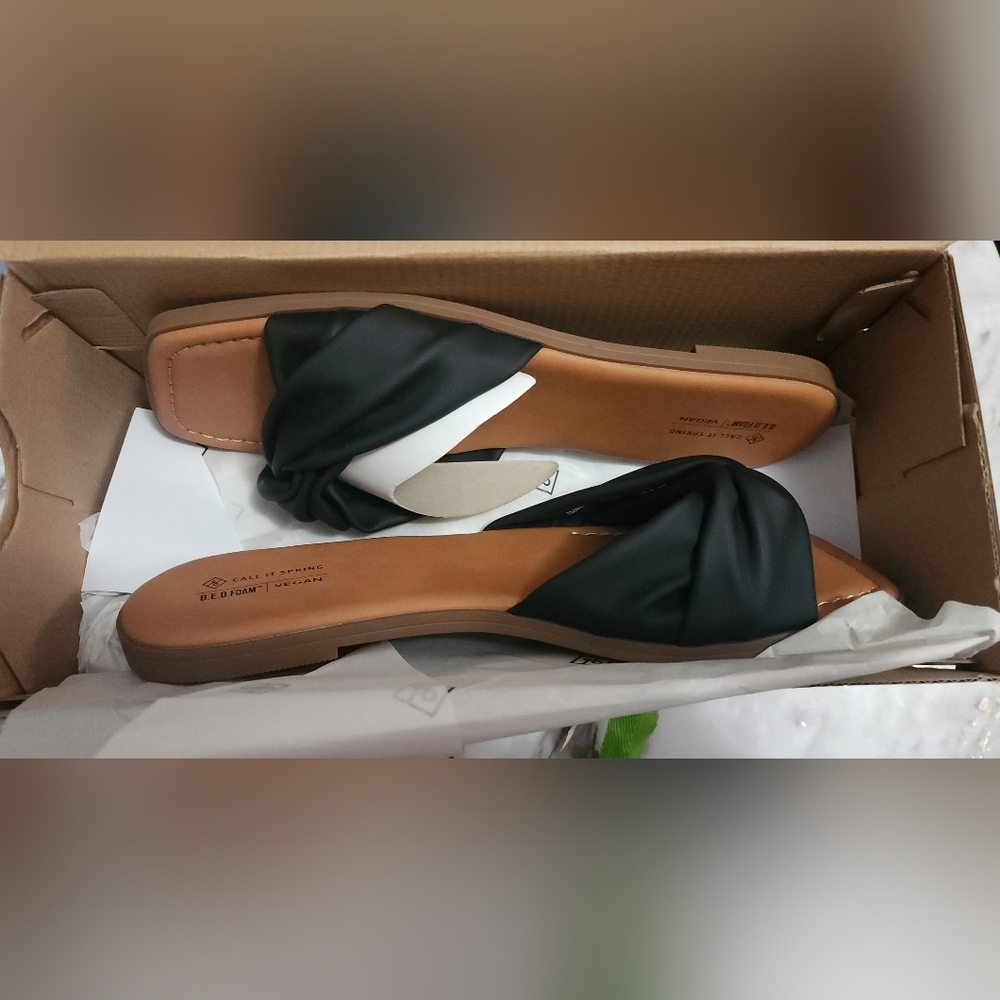 🌸🥿Call It Spring Black and Tan Women's Sandals. NWT